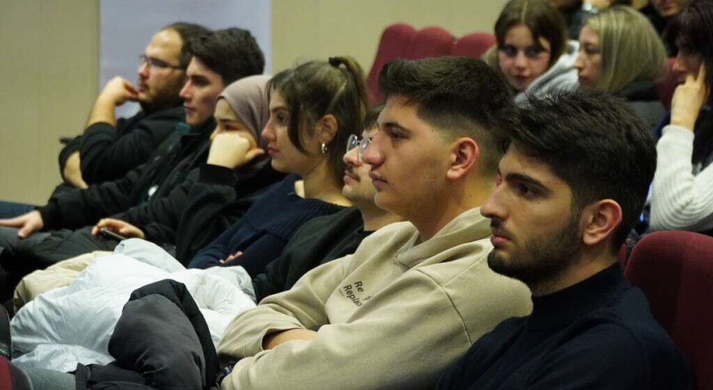 universitemdpu's tweet photo. Kütahya Dumlupınar Üniversitesinde Dr. Öğr. Üyesi Recep Yüksel’in konuşmacı olarak katıldığı Enerji Depolamada Yeni Ufuklar: Elektrikli Araçlar İçin Çığır Açan Teknolojiler konferansı düzenlendi.
https://t.co/1o0Lx1SbNP
#üniversitemdpü https://t.co/XwFgzH1DJh