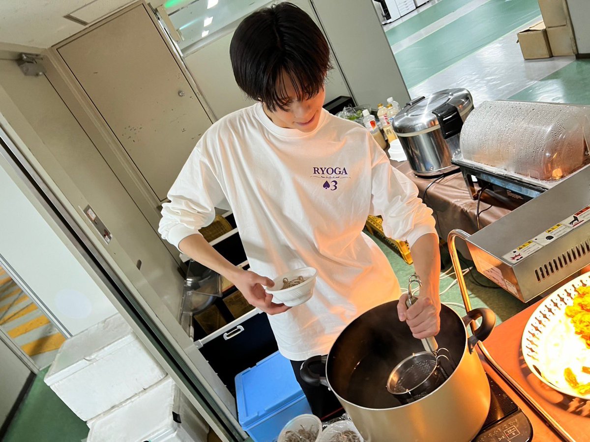 ryoganosu's tweet photo. 『BULLET TRAIN ARENA TOUR 2024-2025 ”Joker”』

少し時間がたってしまいましたが、
大阪2日目、ありがとうございました(^o^)

そんな２日目は、そば茹でました🫕

#超特急_Joker
#次は東京です。ご乗車おまちしております🫡 https://t.co/oVOzxFBluo