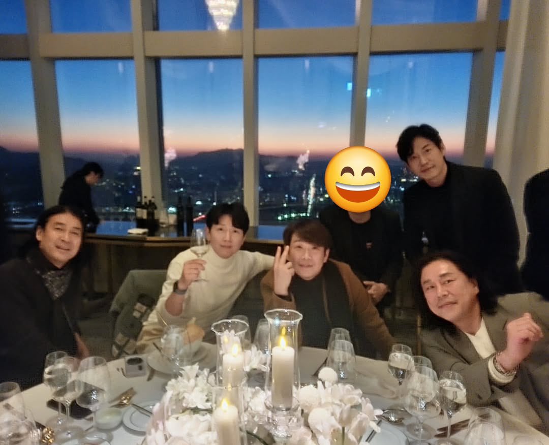 UmKijoonTH's tweet photo. [ 💍 ] ภาพพี่ ๆ นักแสดงมิวสิคัลที่งานแต่งงานของ #ออมกีจุน เมื่อวานนี้ค่ะ 💖

(จากซ้ายไปขวา) ชินซองอู อีกอนมยอง มินยองกี ยูจุนซัง คิมพอบแร

พี่ ๆ ชาวสามทหารเสือมางานแต่งงานมักเน่ดาร์ตาญังกันครบทุกคนเลย 🥹 https://t.co/dwSVhduamS