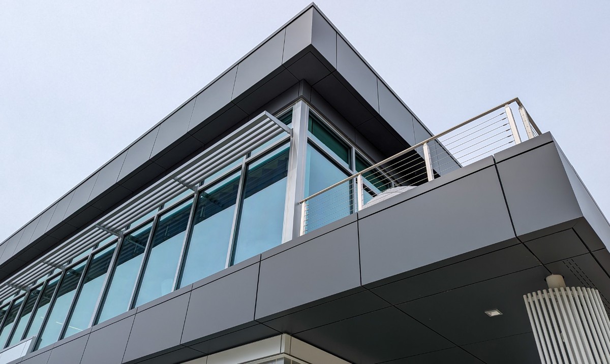 ECMetalSystems's tweet photo. Featuring over 5,300 sq. ft. of our EC-200 Dry Joint #MCMSystem, 📍 M.C. Dean, a global leader in #cyberphysical systems integration and engineering, receives enhanced #exteriorfacades with a seamless blend of #formedpanels and #aluminum extrusions. ⬇️ https://t.co/HIbFS2gMEJ