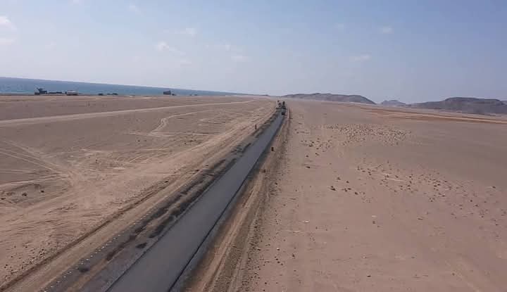 الخط الساحلي المخا - ذوباب المندب - عدن .
برعاية  العميد طارق محمد عبدالله صالح نائب رئيس مجلس القيادة الرئاسي وتمويل من  الأشقاء الامارتيين .
بدء عملية السفلته ،تنفيذ شعبة الأشغال والهندسة في المقاومة الوطنية.
#مستمرون_والعهد_صنعاء
#جنديتنا_لله_في_خدمة_الوطن