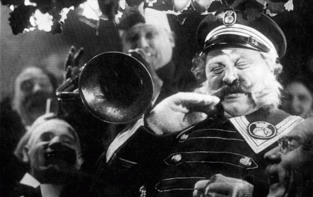 100YearsAgoNews's tweet photo. Dec. 23, 1924: “The Last Laugh,” one of the crowning achievements of German expressionist cinema, is released. The film directed by F.W. Murnau about the tragic fall of a proud hotel doorman will revolutionize filmmaking with camera movements and visual storytelling. 1/7 https://t.co/nxODvVhpqb