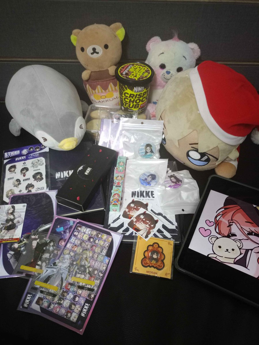 ขอบคุณสำหรับของขวัญนะคะ มีคิตแคตอีกเยอะมากก ถ้าเอามาหมดมันจะเกินเฟรมมมม

ขอบคุณมากจริงๆค่ะ
เป็นงานที่ทำเอายิ้มไม่หุบเยย
#Maruya41 #semistalk #semis