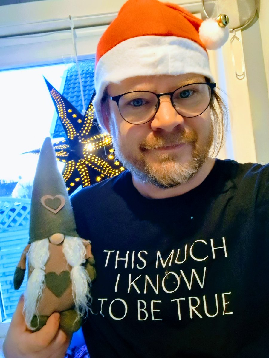 jfnilsen's tweet image. Happy Christmas, Yule and holidays to all of my #exjw friends, my #jw foes and all those lost in between.
Hope you all find peace those upcoming days and have good people around you.
I know those days are extra hard for some ❤️💔
Looking forward to meet some of you in Oslo!