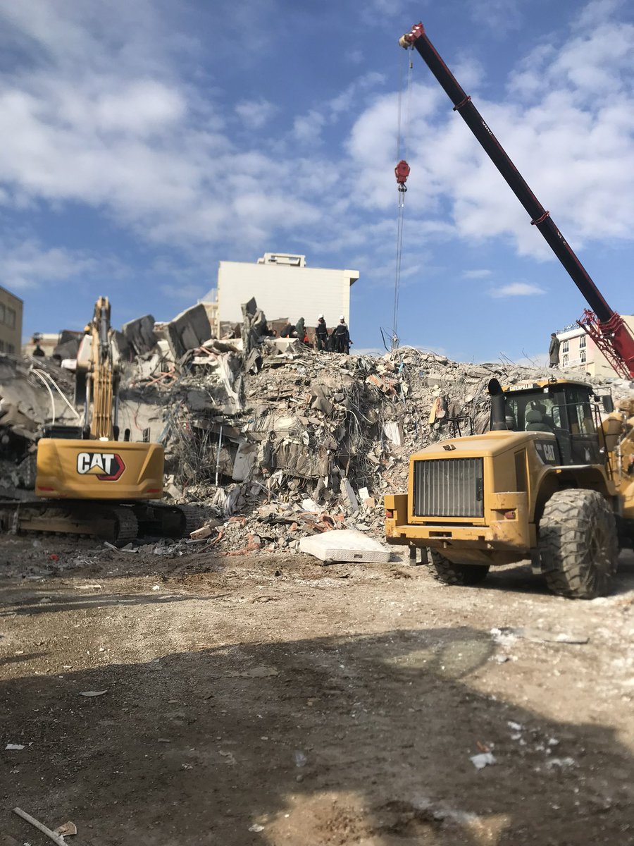 aydoguyirem's tweet photo. Geldik lanet yere hava kötü yağmurlu sanki bizim için üzülüyor gibi umarım gerçekleri görürsünüz bu usulsüzlük, vurdumduymazlık ve açgözlülüğün hakkettiği cezayı alması için bizim ne yapmamız gerekiyor söyleyin yapalım, daha ne kadar acıtabilirsiniz canımızı #isiasolasıkast https://t.co/FZk4SG6xDx