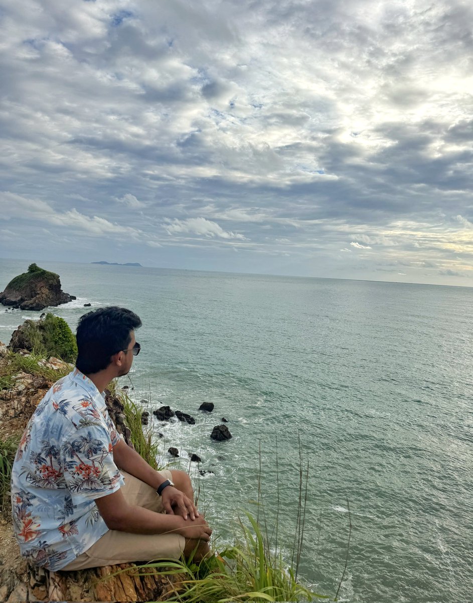 RifAtShoAb's tweet photo. The hike was worth the view! #KohLanta #LightHouse https://t.co/lBuvTF51tZ