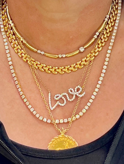 celebrity_1sale's tweet photo. This traveling stack started here in Scottsdale and is headed back to Iowa on the neck of one of our favorite clients! ๐ท๐ท
#neckstack #jewelrystack #jewelry #goldjewelry #gold #jewelrylover #jewelryaddict #jewelryfanatic #jewelryshop #jewelrybox #fashion #shop #shopping https://t.co/umJF1XmA1l