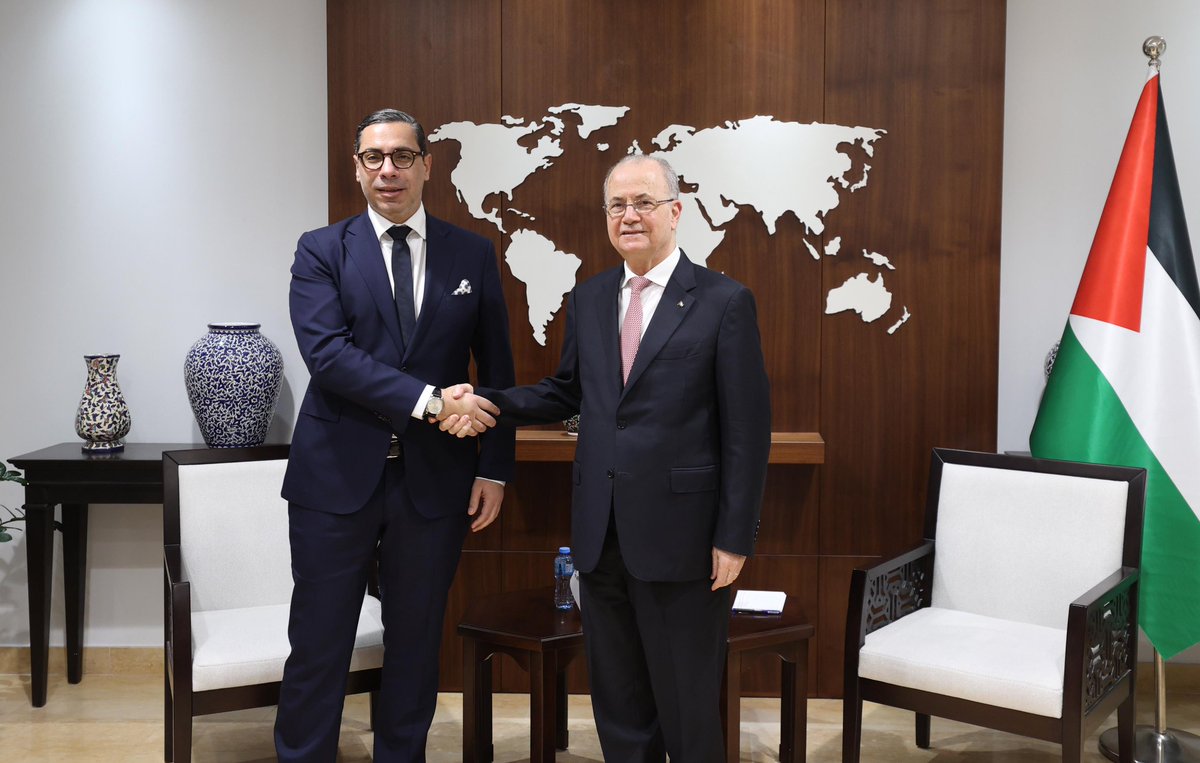 PalestinePMO's tweet photo. Prime Minister Mustafa discusses ending Israeli aggression on Gaza, advancing relief efforts with Cypriot Foreign Minister

🌐 https://t.co/CqXaKwYesU https://t.co/56EPEy8vkt