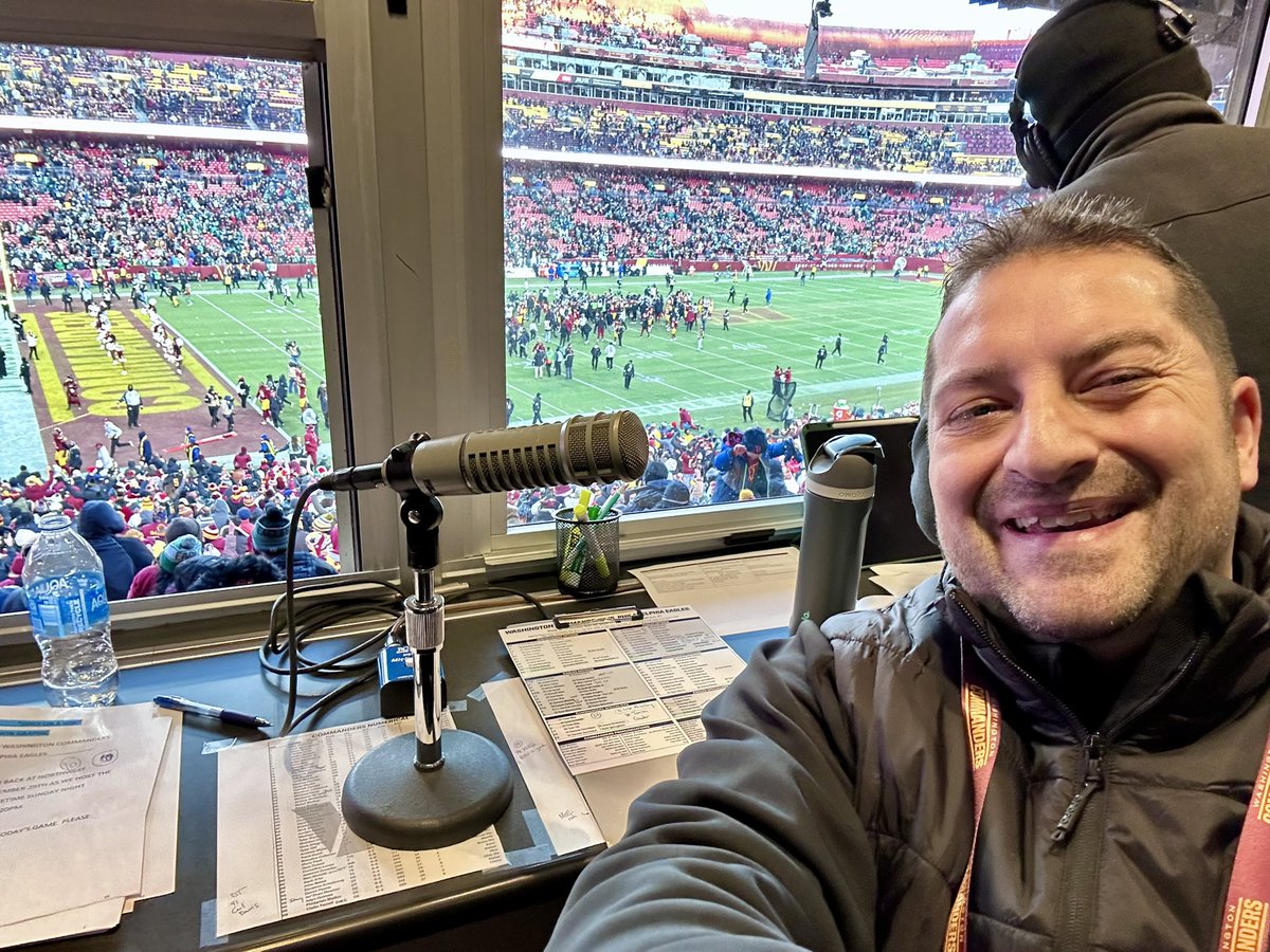 LinacreMedia's tweet image. Hail Victory Monday‼️ 

What a finish. What a comeback. What a ride this season. All those things plus corgis at Halftime 🐕

Now if you’ll excuse me I’ll be putting ❄️ on my tonsils until 🎅🏼 arrives. 

#PHIvsWAS 

#RaiseHail #Announcer #NFL #LinacreMediaEvents 🎙️🔥🏈🇺🇸