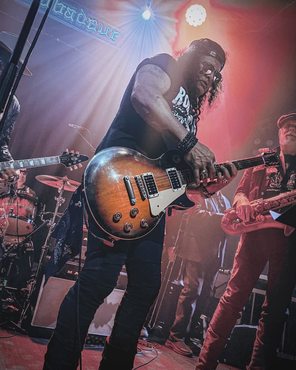 SlashYIllusion's tweet photo. #billygibbons birthday #jam December 12/18/2024 at @thetroubadour iiii]; )'

#slash #slashwith #zztop #troubadour #jamrock #rockjam #blues #bluesjam https://t.co/cond12cLei
