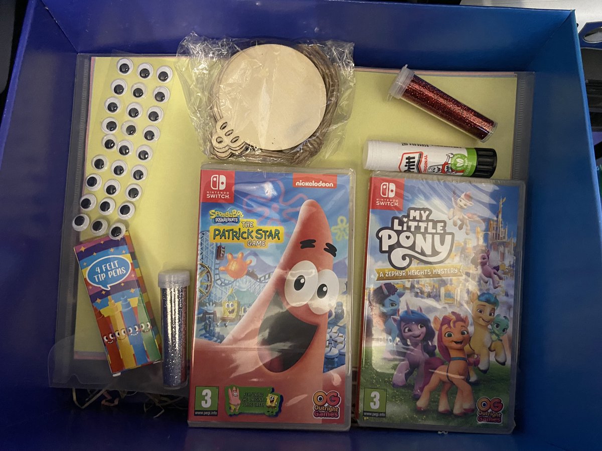 XPNnetwork's tweet photo. So this is what was in the mystery @Outright_Games box that I received the other day!
Two #NintendoSwitch games for the kids
Plus an awesome #christmasdecorations craft kit! Me and the kid are going to make some for the #christmastree shortly!
Video Incoming!
#UnwrapWithOG https://t.co/jfxMe5KrHg