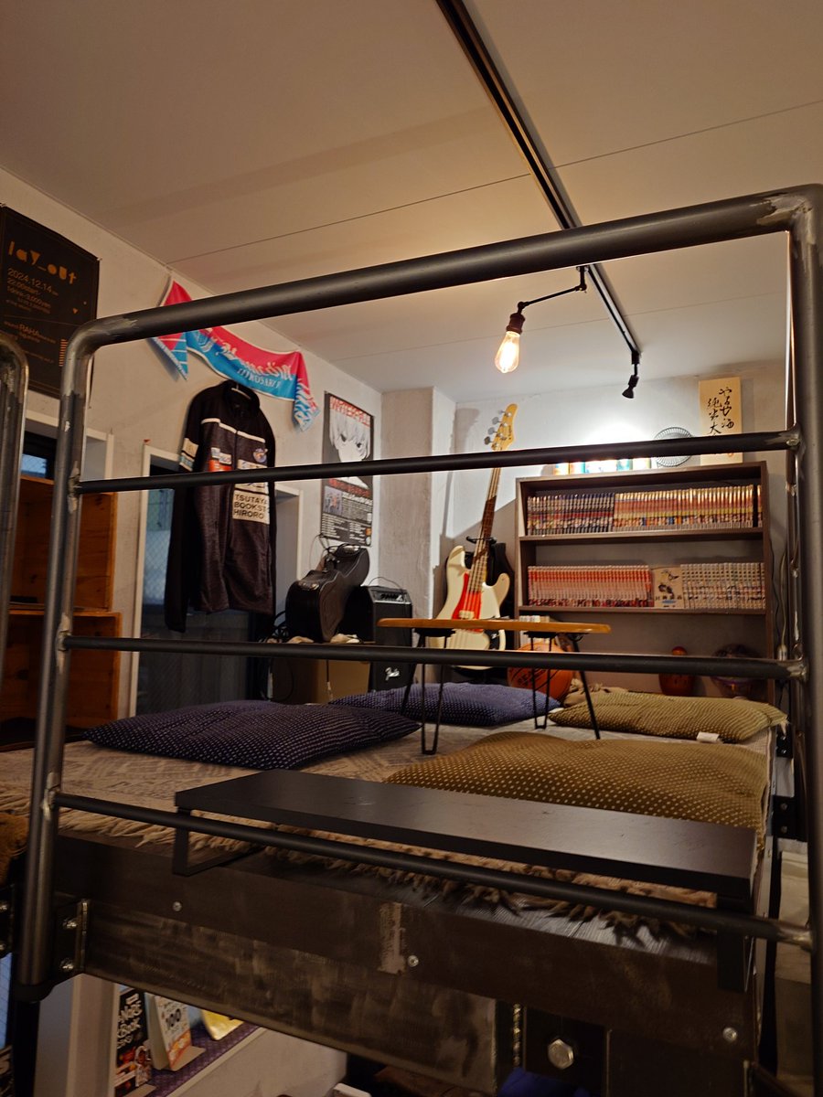 keaton_n18's tweet image. ③ビールにはやっぱりソーセージ。4年前くらいに来た時はなかったけど、パイプ式の二段ベッドがあって、下はソファー席、上はテーブルにクッション。家飲みの雰囲気が味わえます。文字入りのリンゴといいですね。うちの会社も欲しい。#城東閣  #Ripen #ライプン