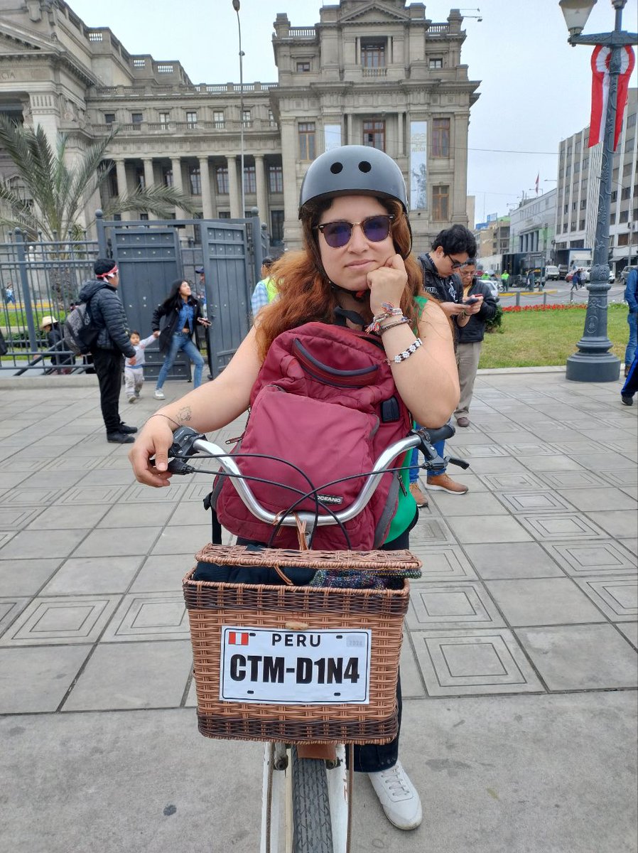 Joxe_Kar's tweet photo. Dina y sus cómplices siguen libres y en el poder, mientras nuestrxs Compas de Lucha siguen partiendo al otro mundo. Adiós Mery "Camarada Playita", fui testigo de tu coraje en las calles, de tu gran corazón con lxs familiares, d tu humor y poesía. Una foto que te tome hace poquito https://t.co/A5vynJnK0k