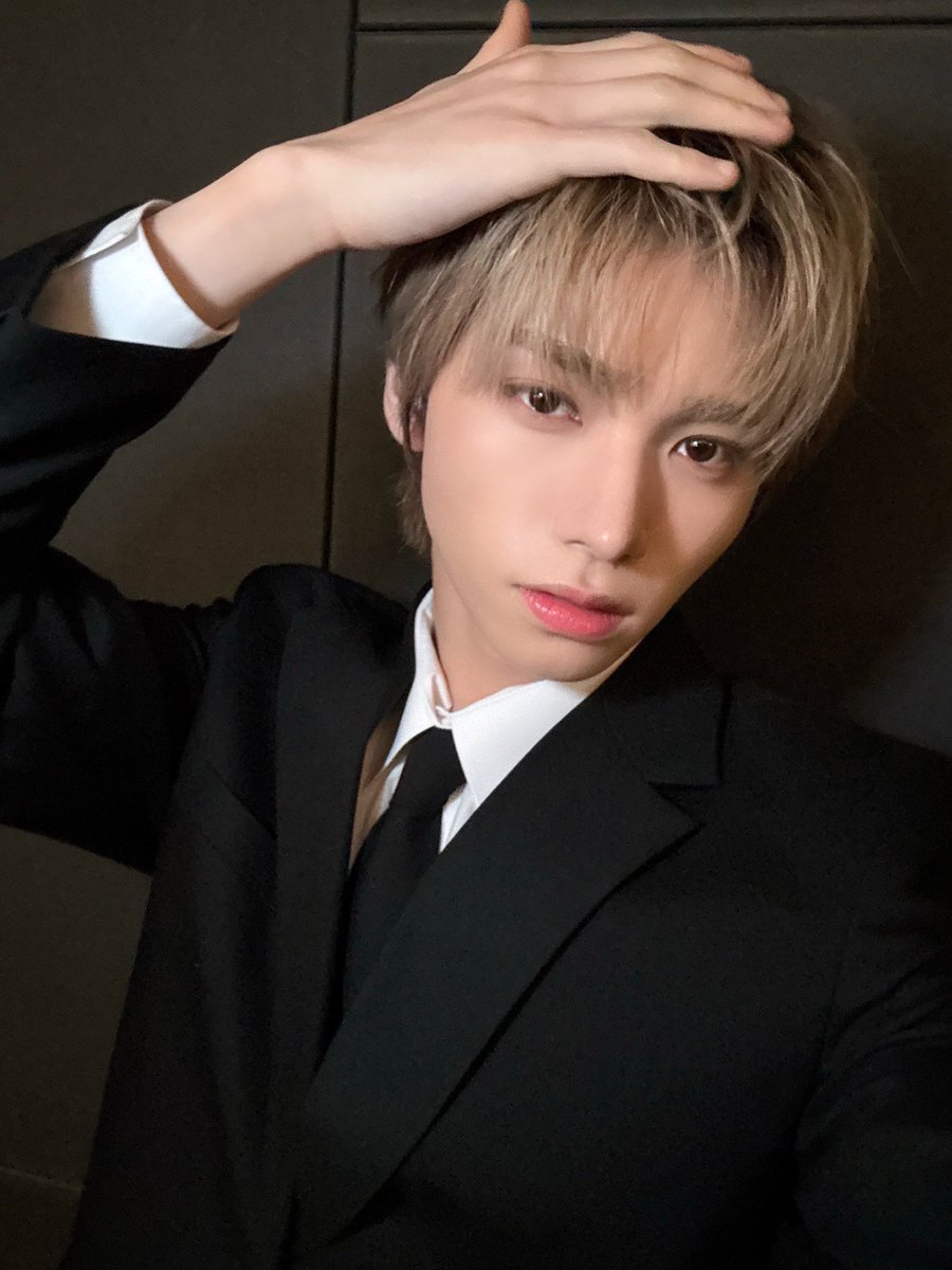 whib_official's tweet photo. 므앙 •_•

#WHIB #휘브
#JINBEOM #진범 https://t.co/0kAbb6sLPb