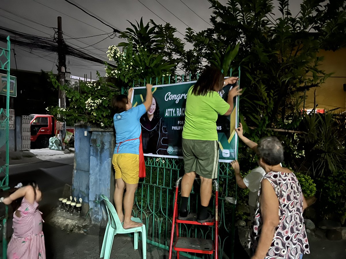 rchcsmr's tweet photo. Naiiyak ako mami :( excited silang ikabit yung tarp ko sa labas ng gate namin. Ang pagpasa ko talaga ng bar exam ay di lang for me pero para sa pamilya ko. https://t.co/p0FqAeDbgv