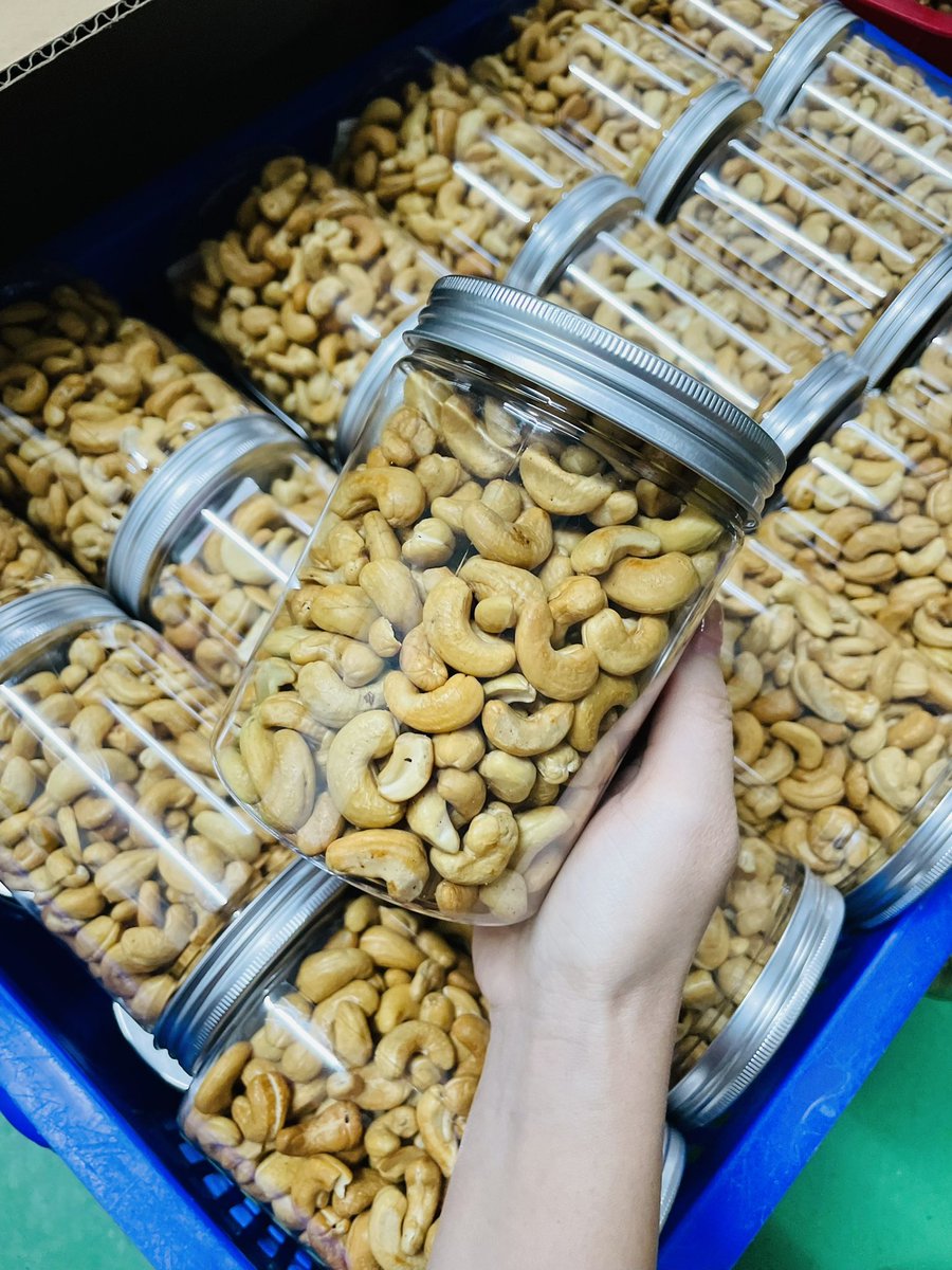 Ngagaolut's tweet photo. Hoàn thành 200 hũ HẠT ĐIỀU NƯỚNG MỘC gia công. Ai cần gia công thì để Nga lo các chị em ơi! https://t.co/qL0YgUxKAi