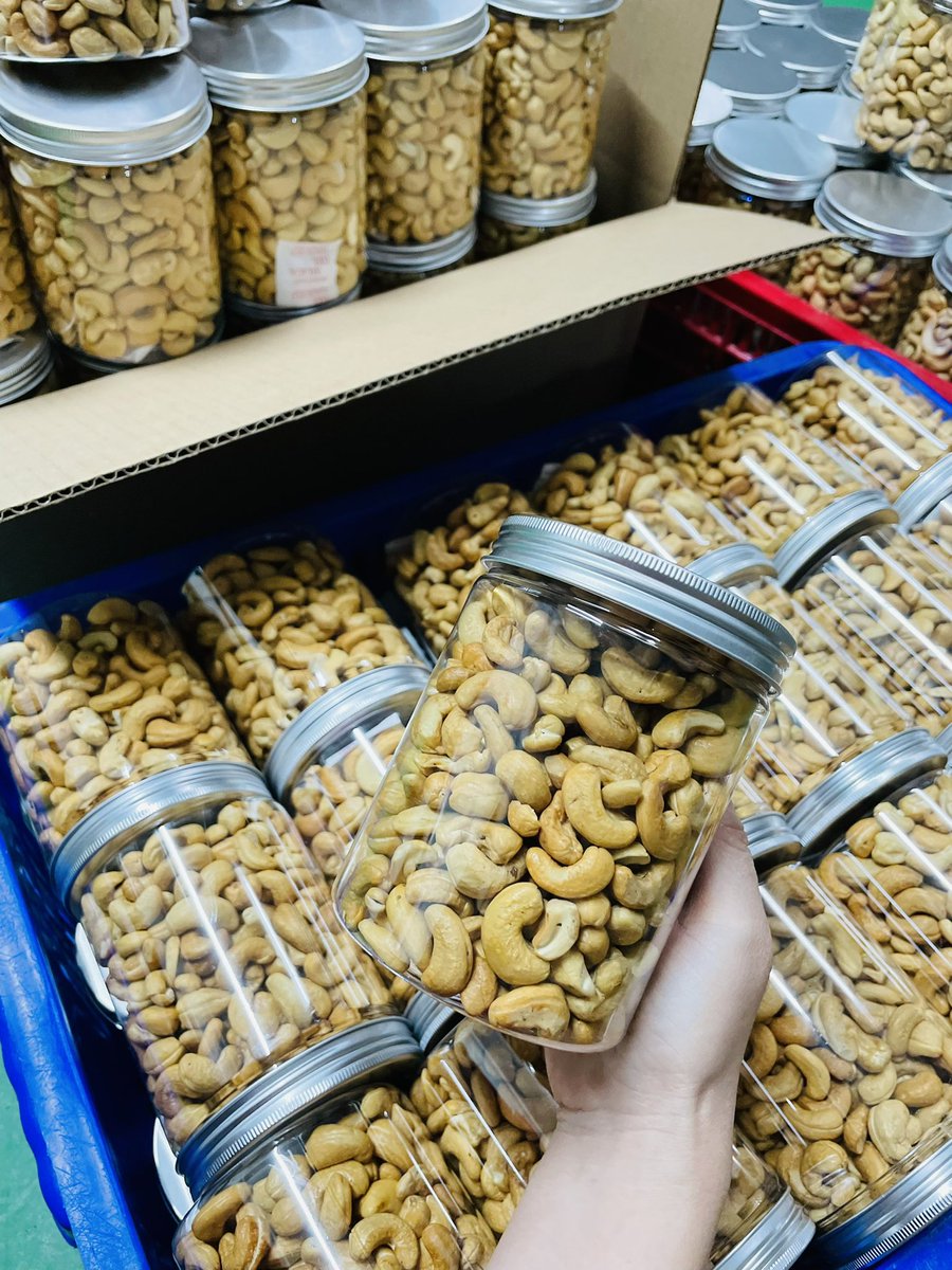 Ngagaolut's tweet photo. Hoàn thành 200 hũ HẠT ĐIỀU NƯỚNG MỘC gia công. Ai cần gia công thì để Nga lo các chị em ơi! https://t.co/qL0YgUxKAi