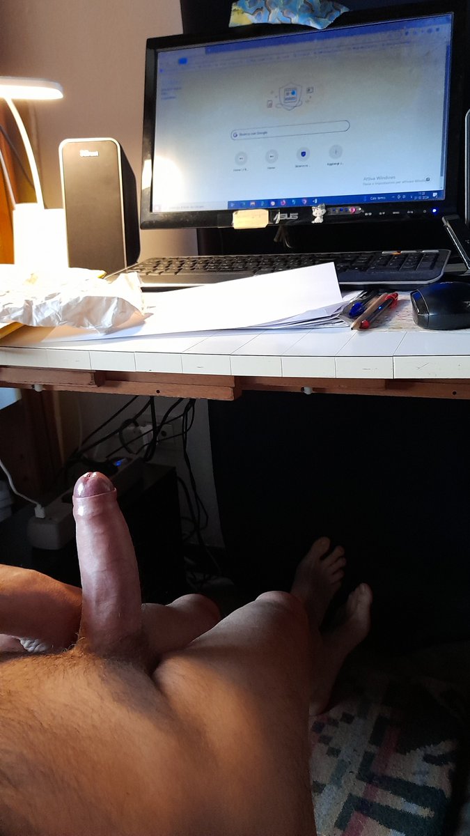 LucSilver's tweet photo. Smart Working https://t.co/OiNIOYZpAQ
