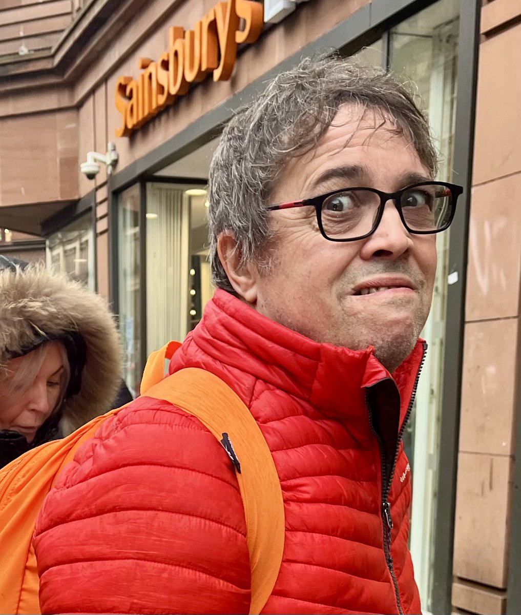 Trekking around Glasgow after a Del Amitri gig and realise one of my friends is trying to channel <a href="/danny_robins/">Danny Robins</a> - but looks more terrified. #Uncanny