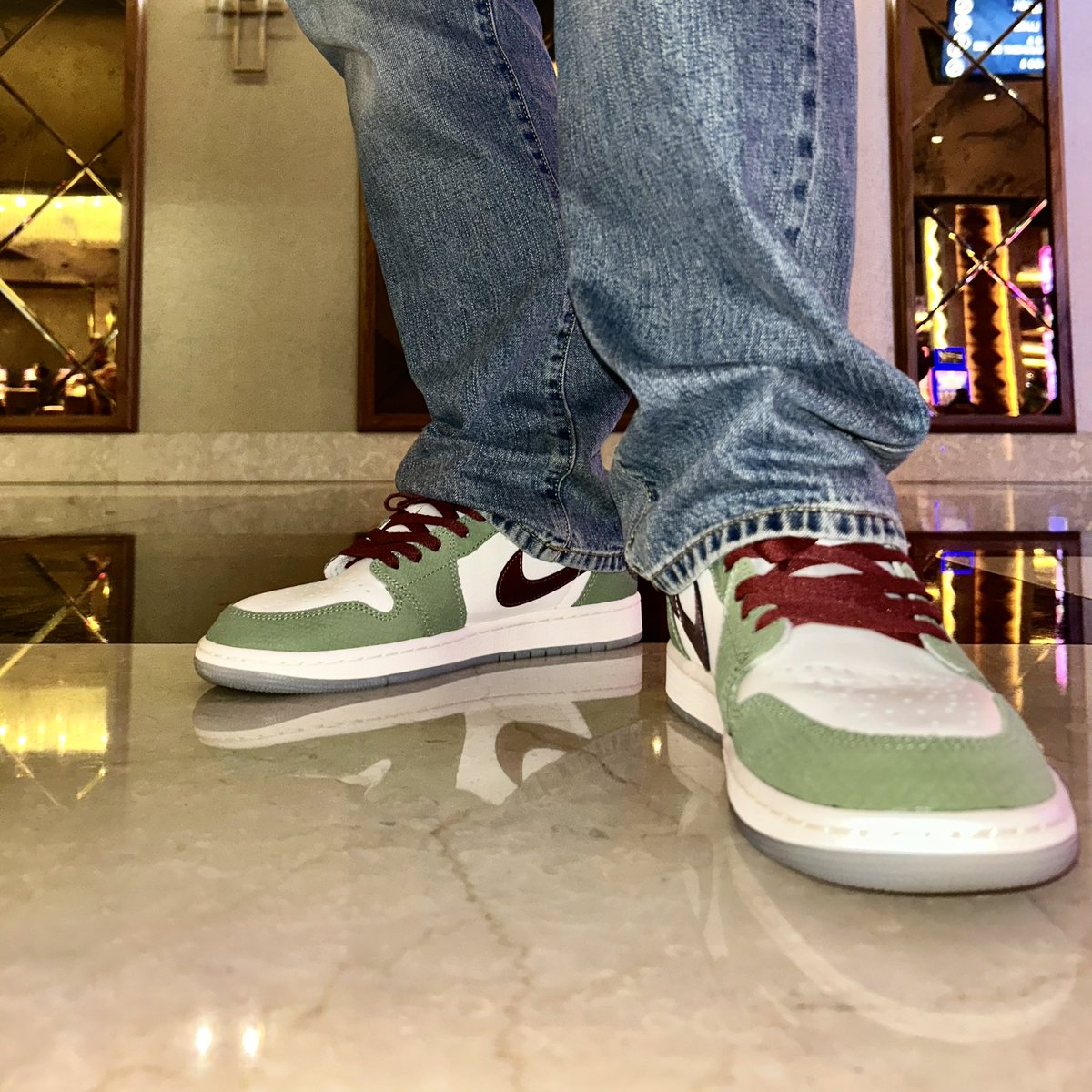 | finally wore these
#YearOfTheDragon #Jordan1s. I had to get it in before #YearOfTheSnake. What better occasion than my work Christmas Party at Michael Jordan's Steakhouse. #YourSneakersAreDope @nike