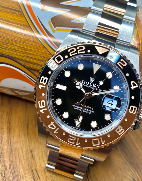 celebrity_1sale's tweet photo. The Everose Gold makes this watch an instant classic 📷

The two tone Rolex GMT “Rootbeer” in stock now 📷

#rolex #rolexgmt #gmtmasterII #rolexgmtmasterII #rolexwatch #rolexero #watch #watches #watchfam #watchshop #watchbox #watchshot #watchforsale https://t.co/x6yTBGHjMz