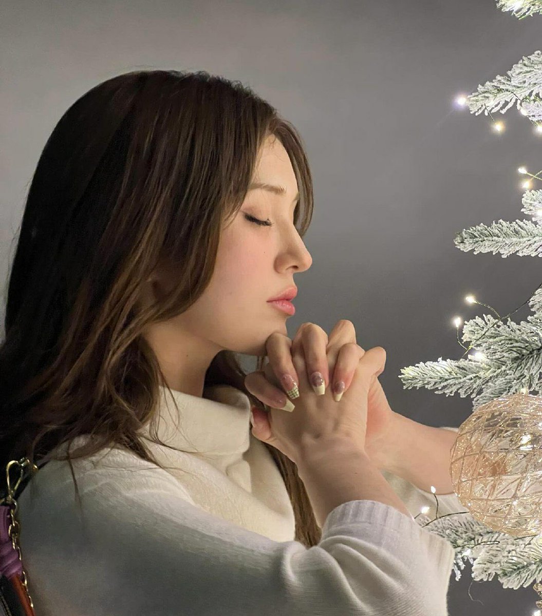 somijeoi's tweet photo. . . . 🎄🎅🏻 https://t.co/uO4ODlvLJZ