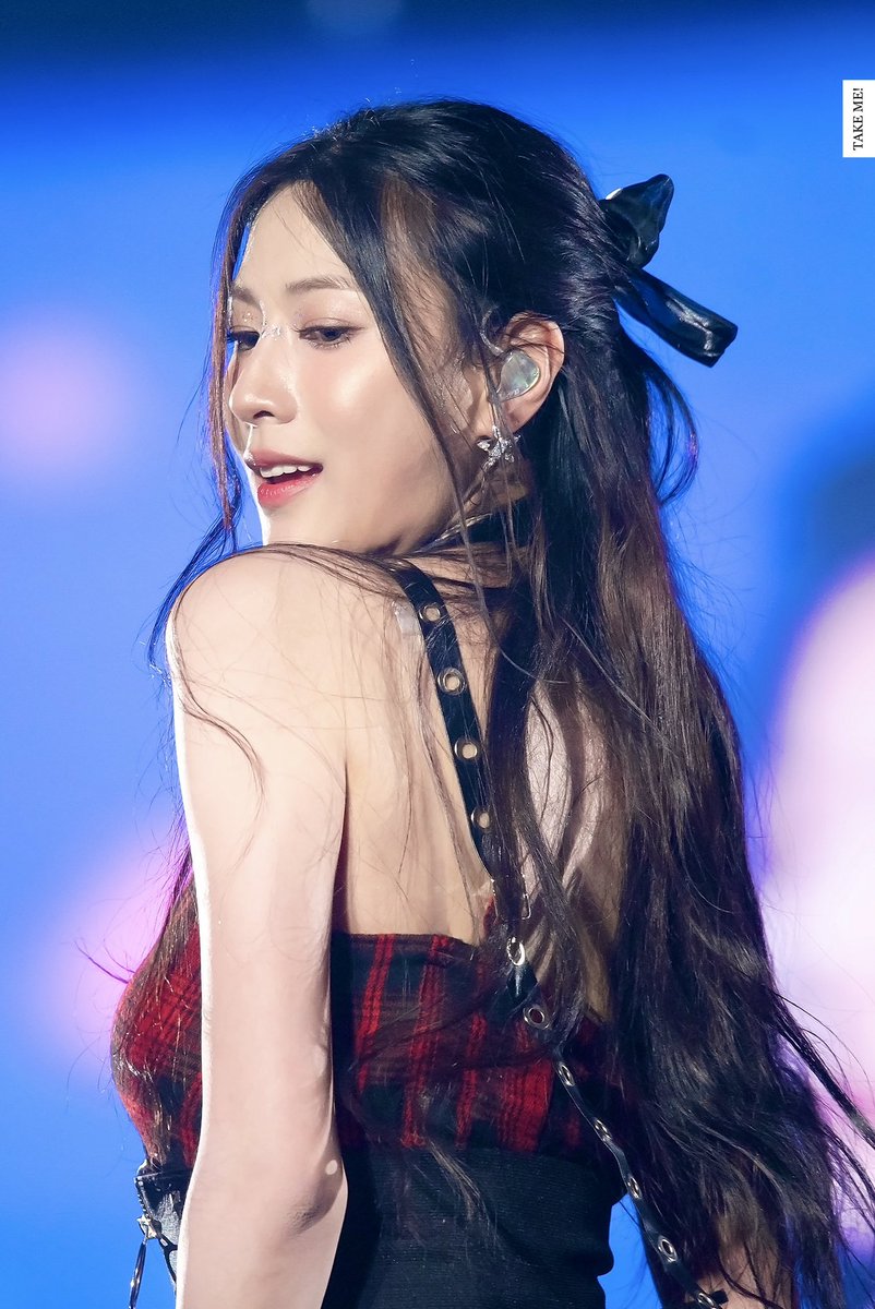 241222 Pink Christmas

얼굴에 자신 있음😇

#에이핑크 #오하영
#Apink #Hayoung <a href="/Apinkohy/">오하영</a> HQ