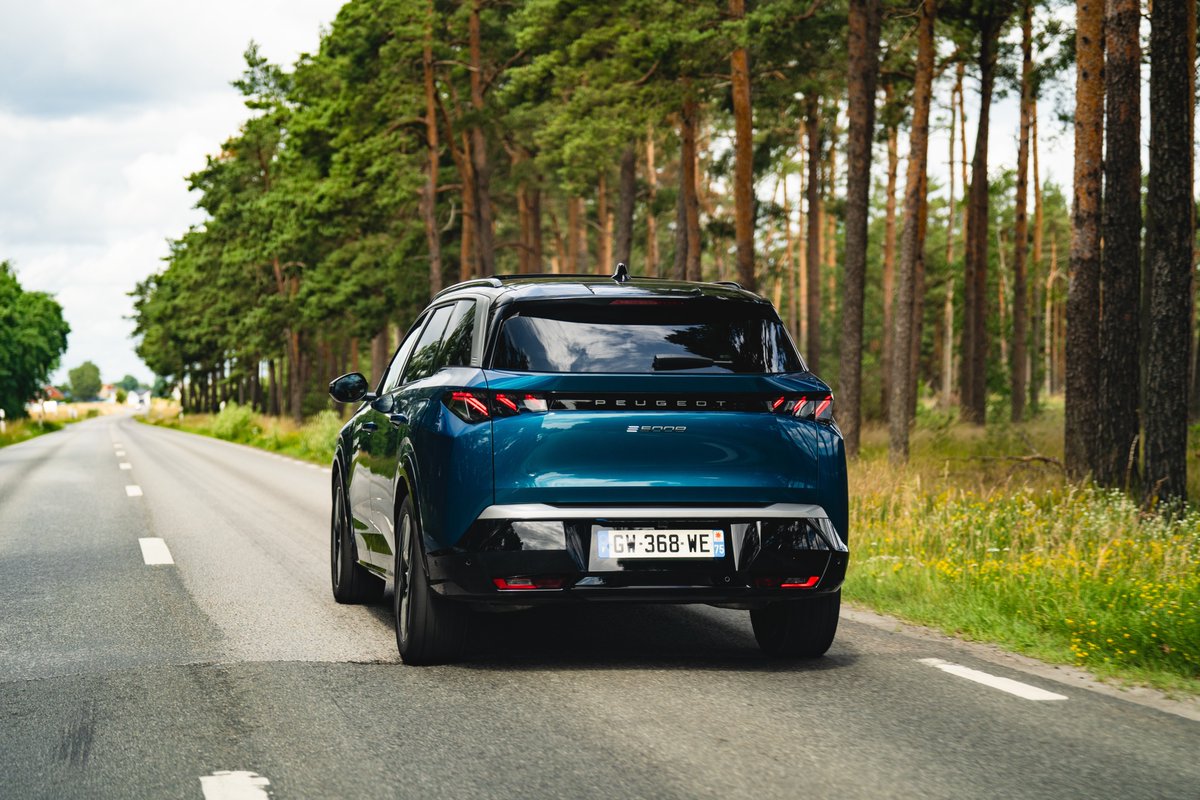 Peugeot France tweet media