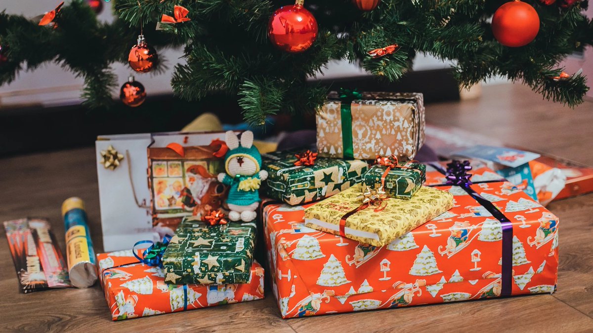 ESPcrave's tweet photo. 🚨 SORPRENDENTE | Miles de niños han adquirido consciencia de clase al comprobar que el nivel de sus regalos de navidad es proporcional al poder adquisitivo de sus padres y no a su buen comportamiento. https://t.co/wzv6k4KENT