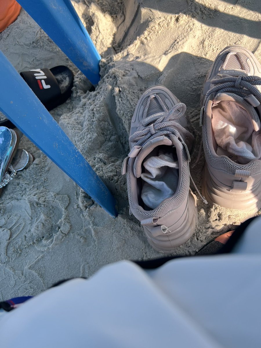 Pinke1088's tweet image. 一米七的女生 又高又好看袜子还味道大