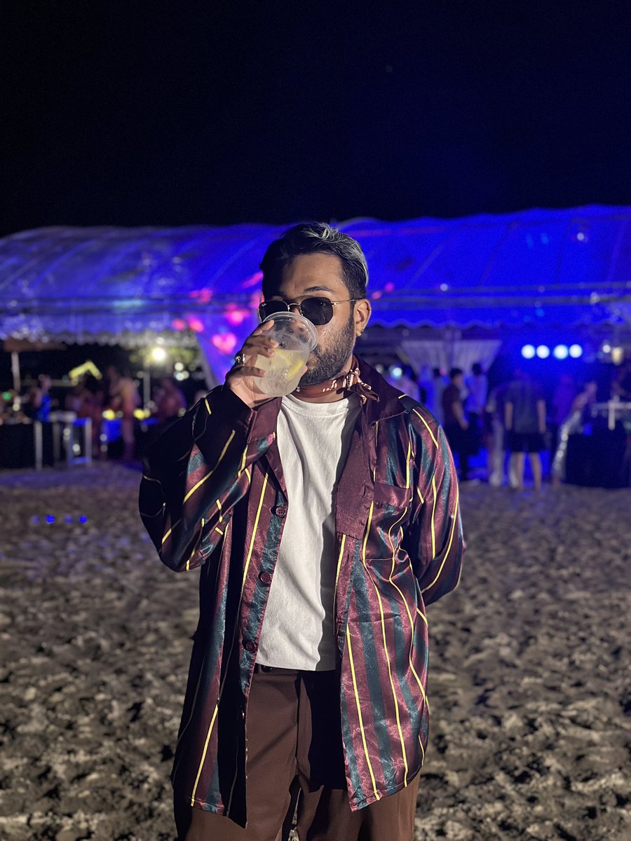nicmaxscoobs's tweet photo. Had an office Christmas party about a week or so ago and the theme was sunset disco. 

Didn’t win best dressed but I still loved my look so much 😭✨ https://t.co/aHISkL6YMA