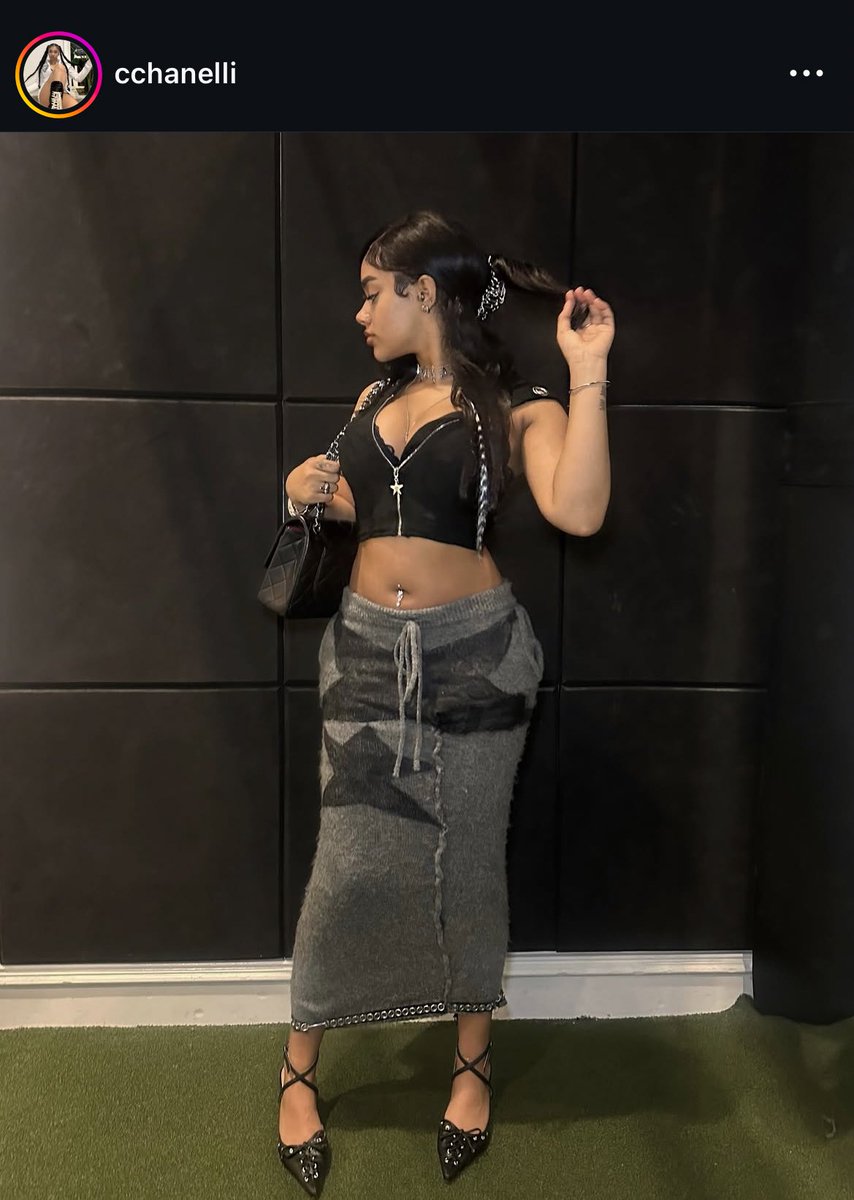 22mightyy's tweet photo. how you want the double c but no chanellll 🛎️ 

skirt https://t.co/9vdUfVzQGH