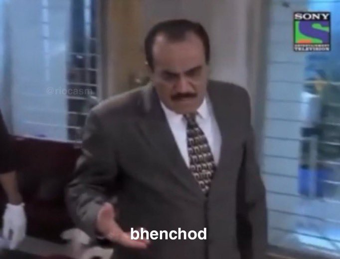 Sochtee_hai's tweet image. The tomato I took off from my burger watching me put ketchup in it