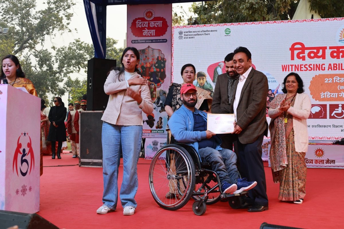 ndfdcindia's tweet photo. Recognizing the hard work of Divyang artisans with certificates for their outstanding sales at Divya Kala Mela, presented by Shri Rajesh Aggarwal, Secretary MOSJE. A true step towards Atmanirbhar Bharat! #AtmanirbharBharat #Empowerment #DivyaKalaMela https://t.co/IkIE0Ouwel