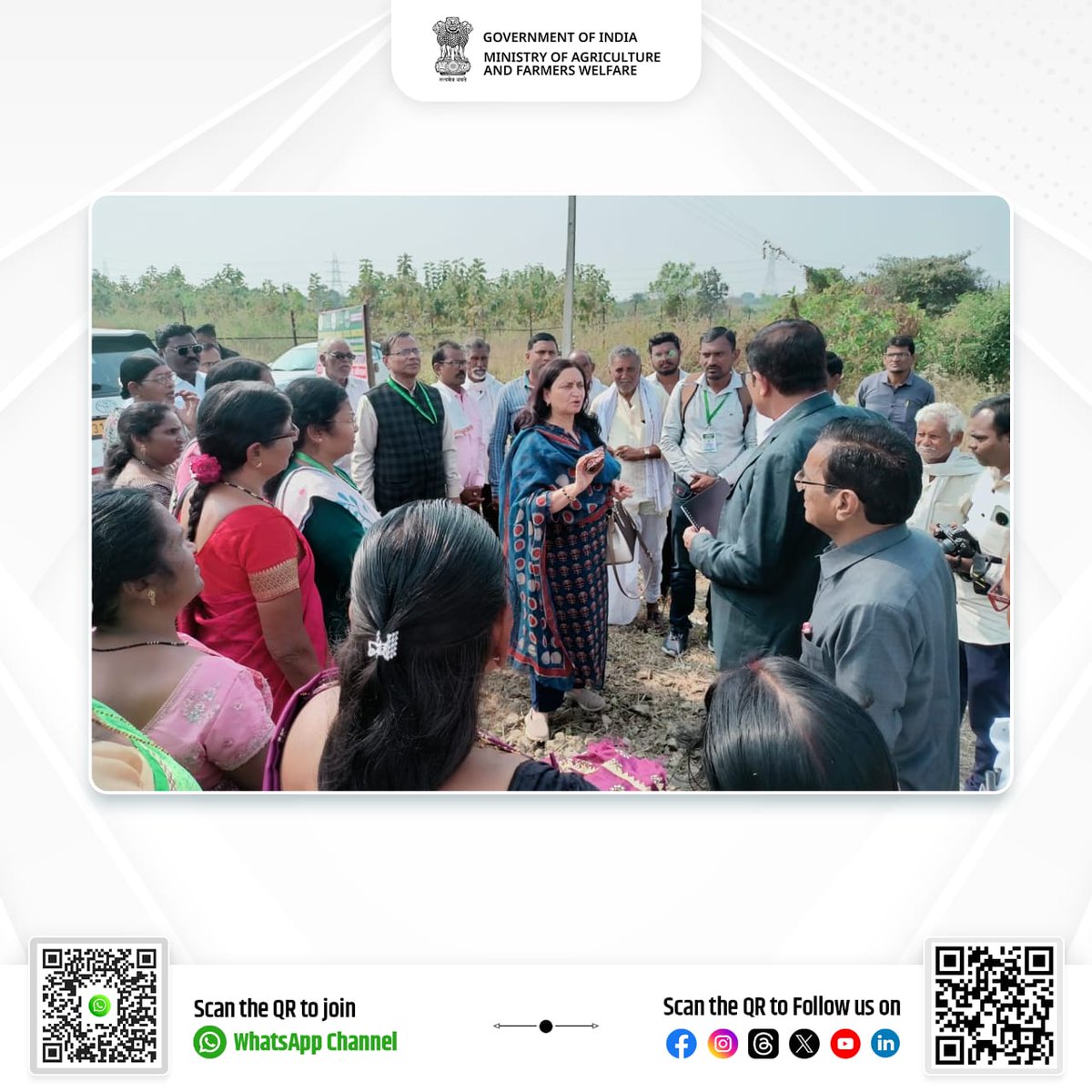 AgriGoI's tweet photo. At CICR Nagpur, Smt. Shubha Thakur, Additional Secretary, DA&FW, interacted with progressive cotton farmers to discuss challenges and highlight government schemes and initiatives supporting innovation and growth in the cotton sector. 

#agrigoi #Nationalfarmersday #KisanDiwas #EmpoweringFarmers #Agriculture #समृद्ध_किसान #Cotton #AtmanirbharBharat