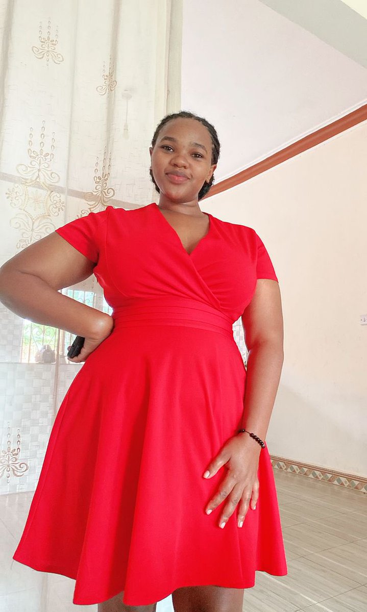 ampairekim's tweet photo. Gal in red https://t.co/k8E0k6fSAX