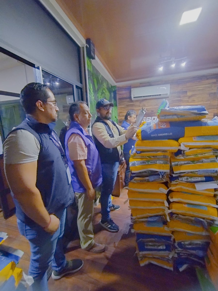 Agricultura_CZ4's tweet photo. #Manabi Con el apoyo de @GobernacionMan realizamos operativos de control de producción y comercialización de semillas certificadas, previo al inicio de la temporada invernal, a través de los inspectores de semilla aplicando la LOASFAS  en los cantones Portoviejo y 24 de Mayo. https://t.co/rWNizKVkrt