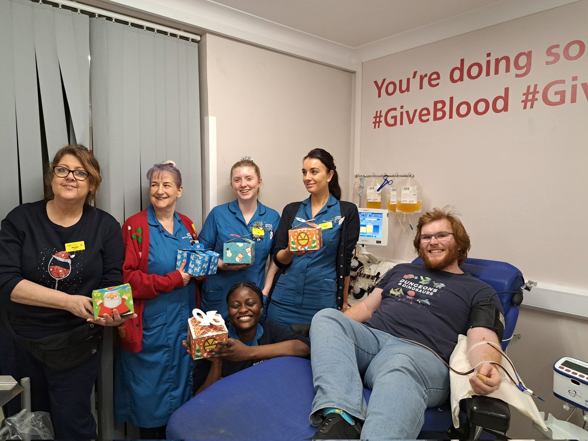 What better way to spend Christmas-eve-eve than by being the #givingtype, both in donating platlets and plasma at Stoke Donor Center, but also with the annual tradition of bringing homemade Christmas cakes (icing and all) for all the amazing staff here. 

<a href="/GiveBloodNHS/">Give Blood NHS 🩸🩹</a> #giveblood