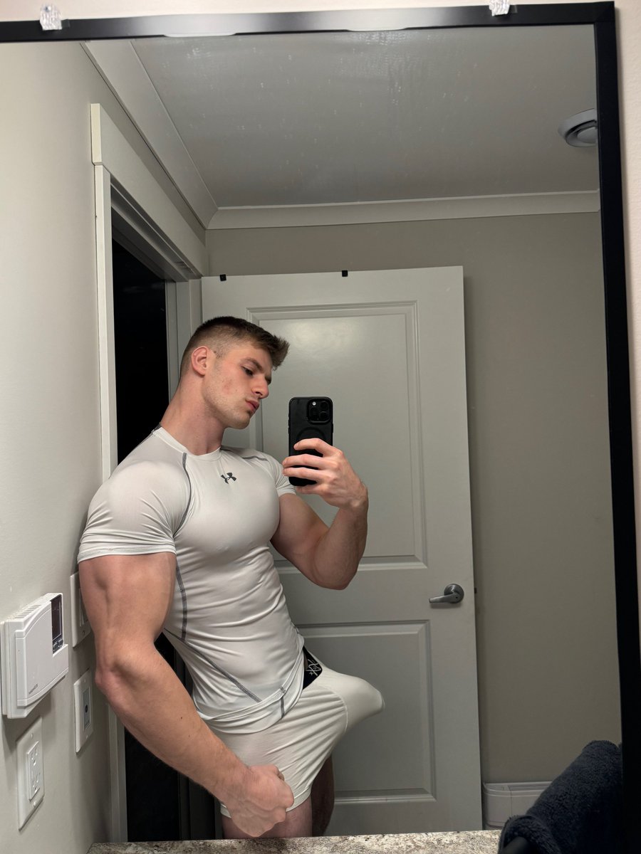 comment "hi" if i can send u my d pix (serious)