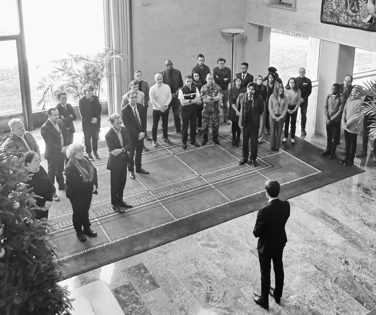 FrankMarchetti's tweet photo. Merci à @AMC_corporatif d'avoir représenté le gouvernement 🇨🇦 à notre minute de silence pour Mayotte, ainsi qu'aux associations présentes de la communauté 🇫🇷.
Solidarité avec les Mahorais, espoir que le département soit vite reconstruit après la grande tragédie du cyclone #Chido. https://t.co/zuUMnZ76ma
