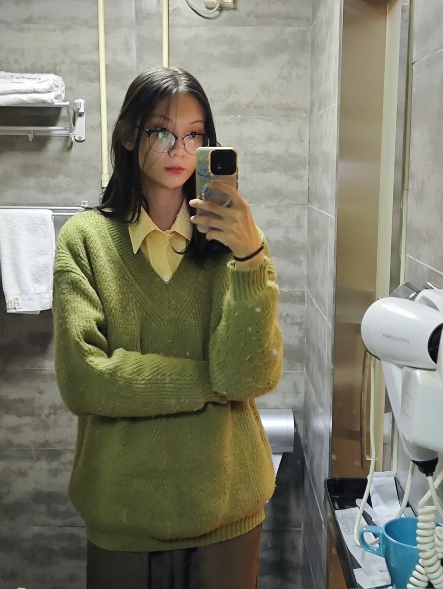 xiaoxv0's tweet photo. 怎么会一股姬味，说好的甜妹风呢😭
#男娘 https://t.co/24ROe7aJqp