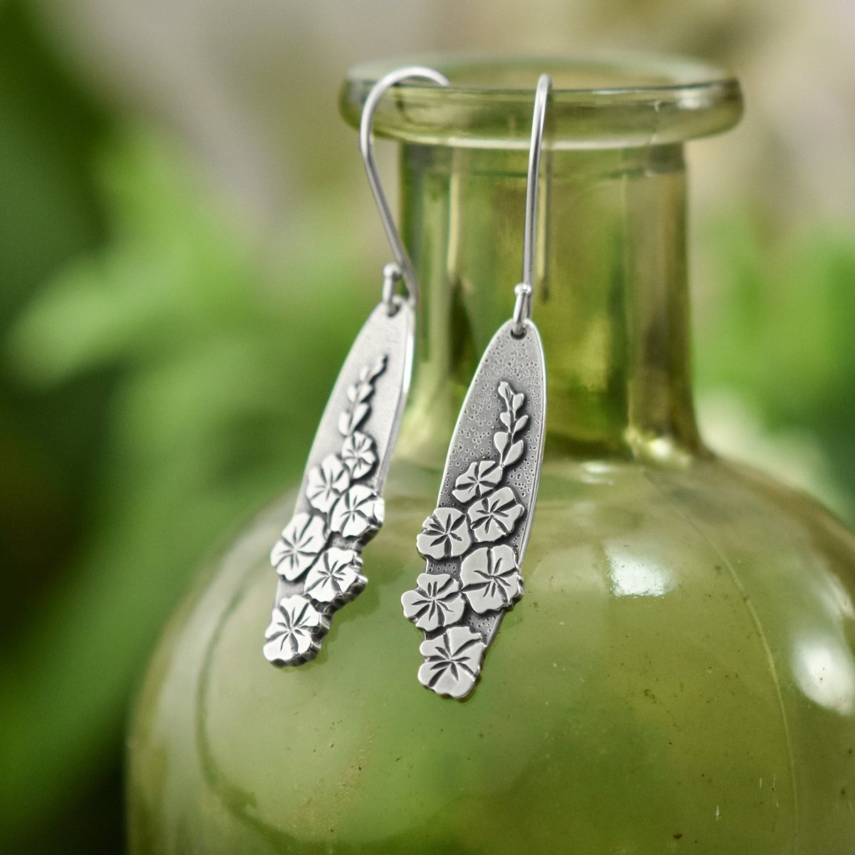 BethMillner's tweet photo. In need of some last-minute gifts? 🎁 We're here to help! 😉❄
https://t.co/EWZwAzHifr
#MerryChristmas  #LastMinuteGifts #bethmillnerjewelry #sterlingsilver #pendants #rings #earrings https://t.co/81lBqFTCU9