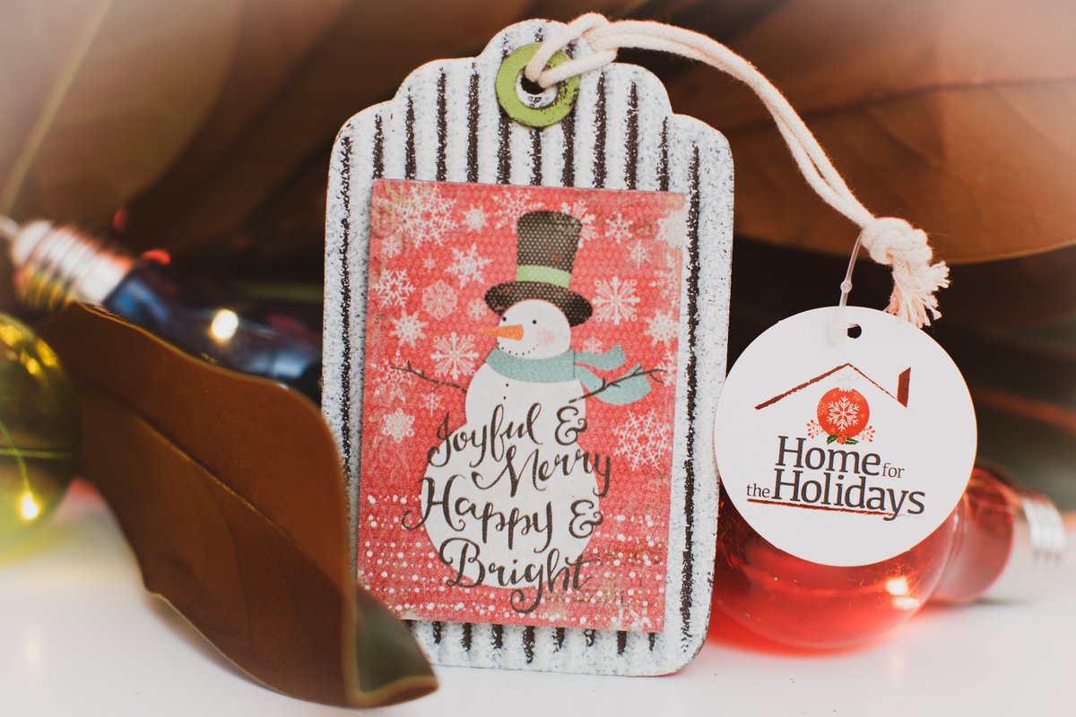 greengategarden's tweet image. Help the most vulnerable in our community this holiday season! Purchase specially selected Christmas tree ornaments for just $5 each or 3 for $12. Every penny from the sale of these items goes to @calgaryhomeless 

#yyccommunity #yycgives #DonateEssentialsYYC