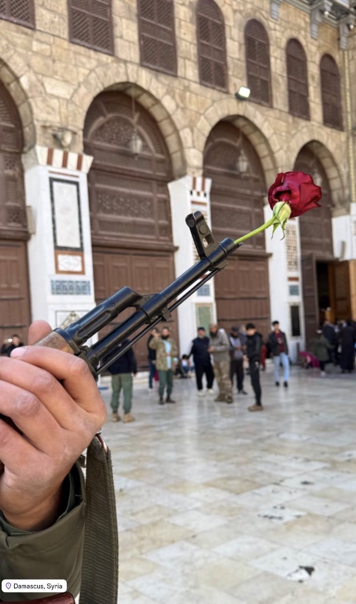 Suriye konusunda erken sevinmeyin diyen birçok insan var. Bizim sevincimiz imanımızın gereği, mazlumlar adına ve içi büyük umutla dolu. 

Yoksa hayat bir imtihandır, hayır gördüklerimiz şerre de dönebilir, bunun farkındayız. O yüzden zahiri ve batını hayır olsun diye çabalarız.