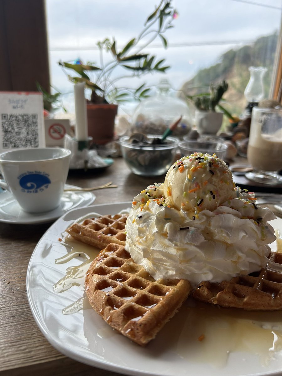0394dai's tweet photo. この前行った加賀にある海沿いのカフェ☕️

クリーム食べると幸せな気分になる。

#美味しかった https://t.co/W1DRolVu7t