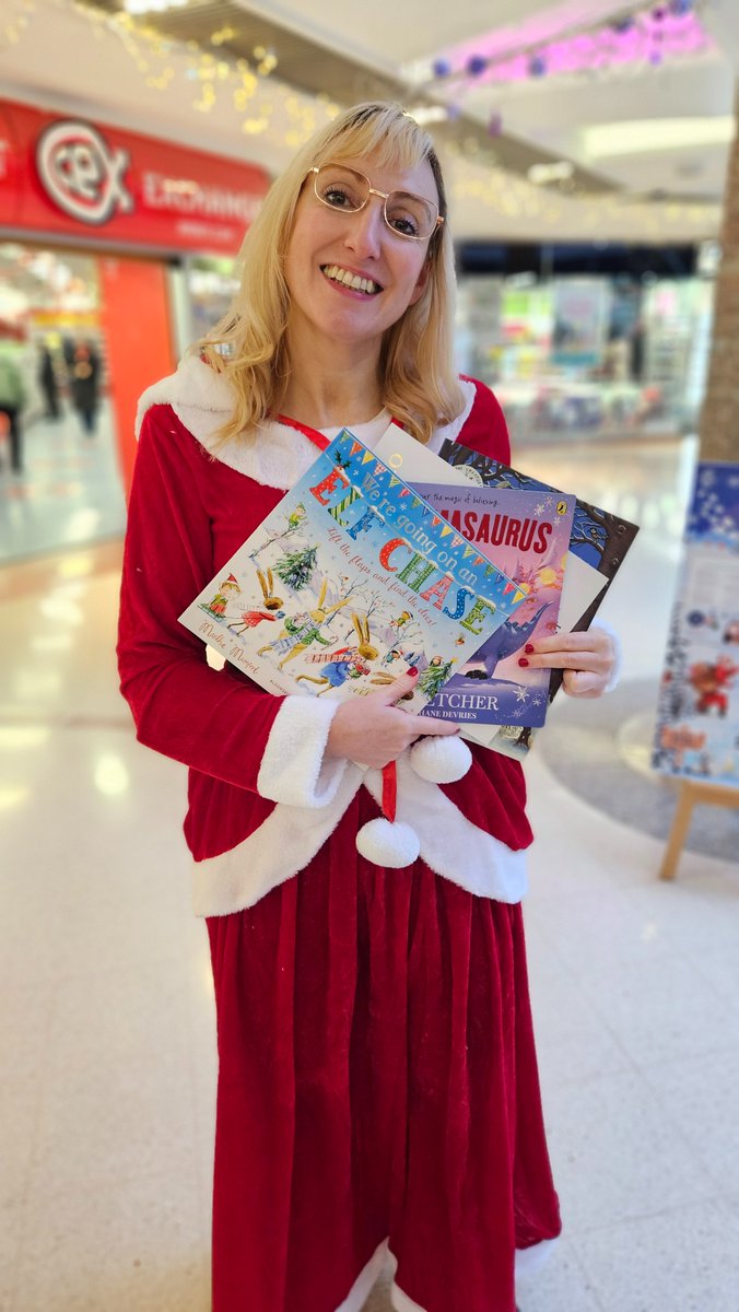 Mrs. Claus will be back in the sleigh by the Grotto reading Christmas stories! 11am - 3pm

#santa #chrismtas #romford #havering
