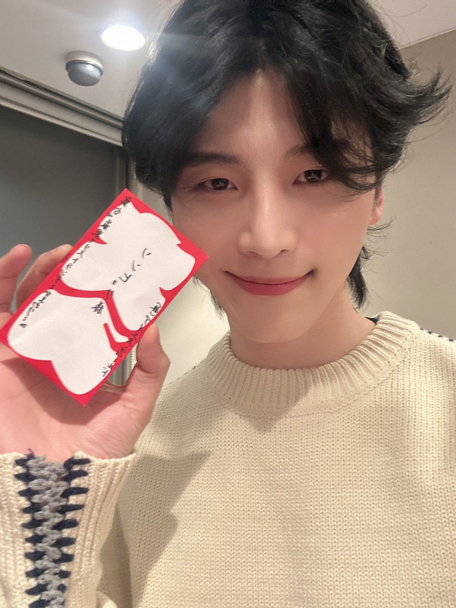 choiseonghyeok_'s tweet photo. 最後の公演が終わりました！
明日が最後のイベントですね！一緒に楽しみましょう！
公演を見てくださった皆さん、 ありがとうございました！！！
来年もよろしくお願いします！ まだ明日が残ってるけど😛 https://t.co/Lf23zSMlK1