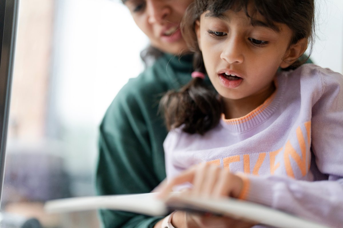 Reading aloud with your child is a great activity to improve their thinking, vocabulary, &amp; language development 

Start with fun reading activities from @Smithsonian's Talk With Me Toolkits: 
learninglab.si.edu/collections/ar… #MondayMotivation