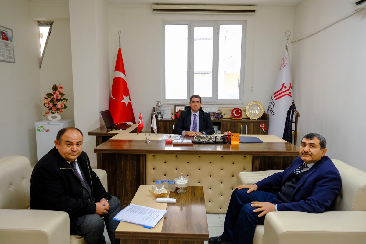 Kaymakamımız Sn. Mustafa GÜRBÜZ, Kurum Denetimleri kapsamında İlçe Sosyal Yardımlaşma ve Dayanışma Vakfı, Sosyal Hizmet Merkezi, Müftülük, Gençlik ve Spor Müdürlüğü ve Kelaynak Üretim İstasyonunun iş ve işlemlerini denetleyerek, çalışmalarla ilgili Kurum Amirlerinden bilgi aldı.