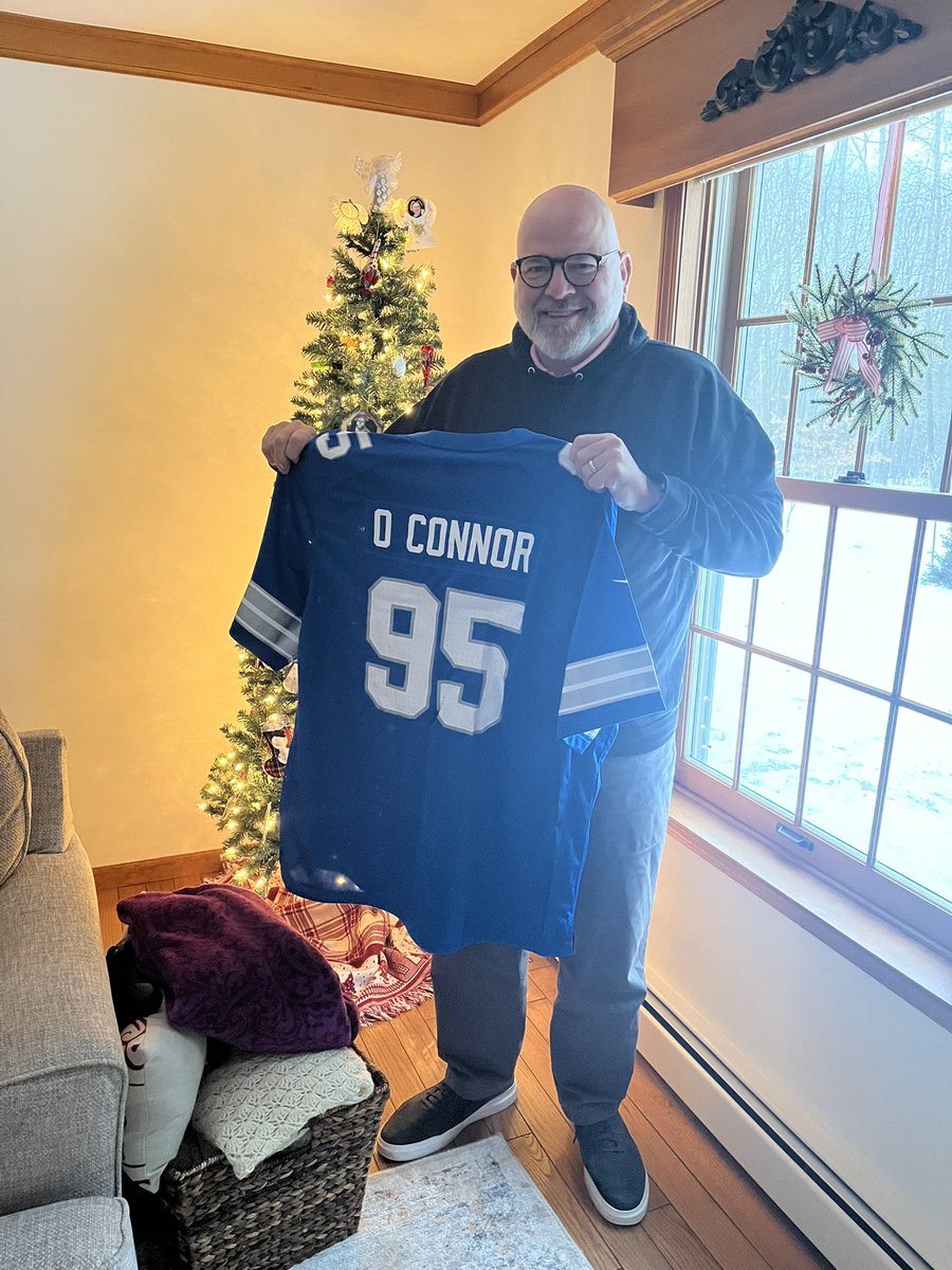 SetlockRay's tweet photo. @TooPOC @thevannzee @EMUFB @GregSteinerEMU 

Already a great Christmas! Go Eastern Michigan Football and Go Lions!
#PatOC https://t.co/IIZhgHBK8v